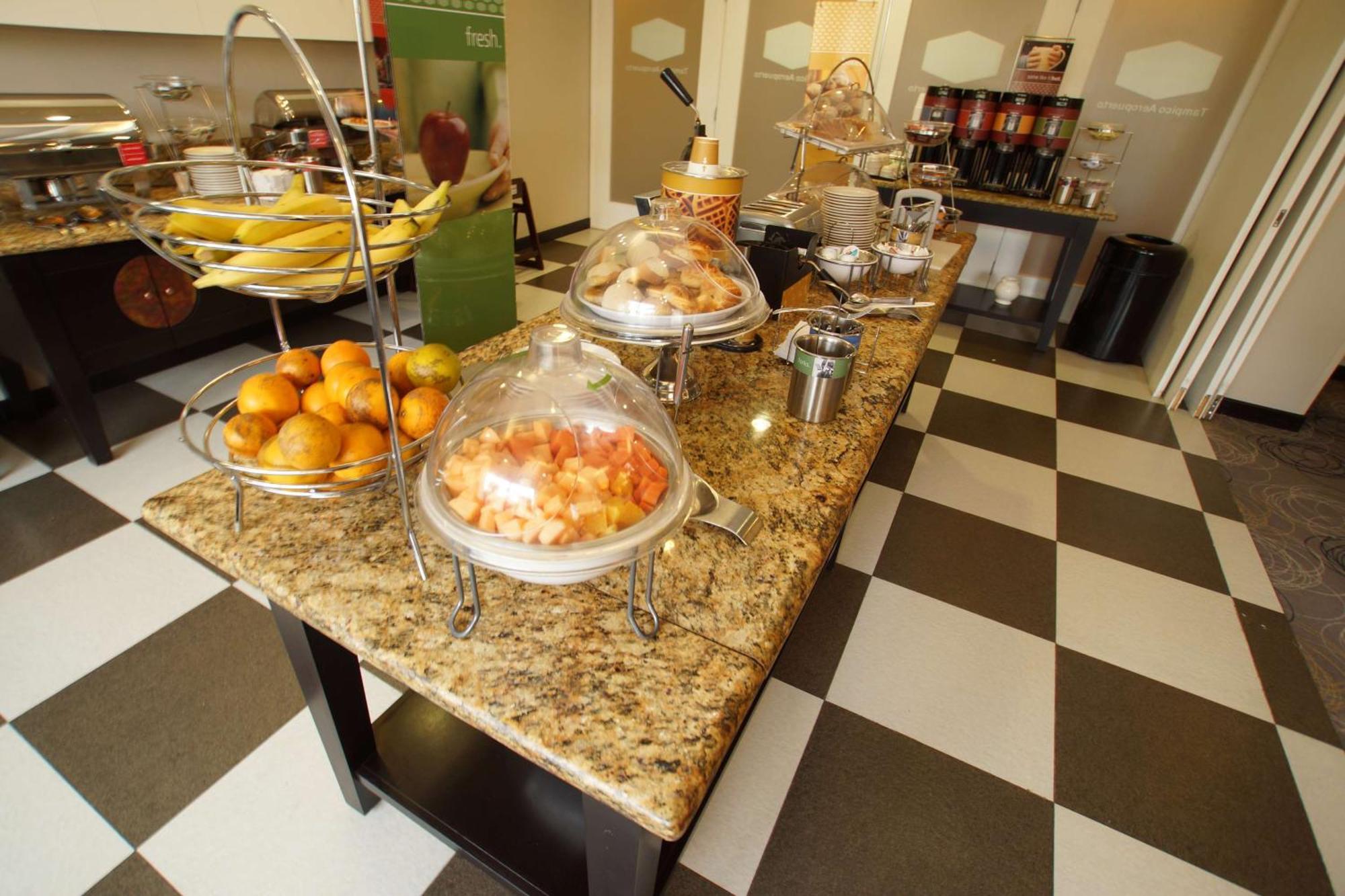 Hampton Inn Tampico Airport Εξωτερικό φωτογραφία